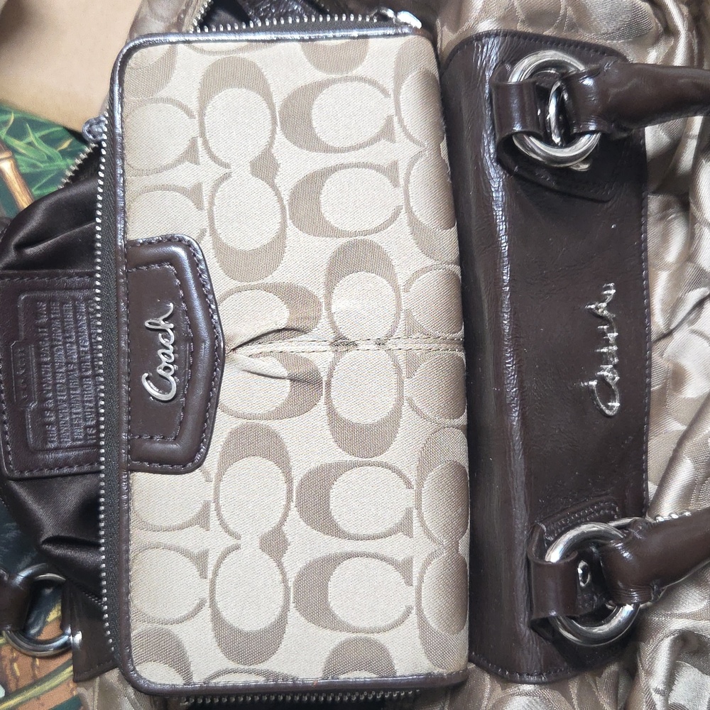 *Authentic COACH SATCHEL BAG W/Matching Wallet - Picture 11 of 16